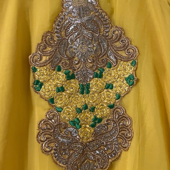 Yellow and Silver Embellished Tunic with Raglan Sleeves - Picture 2 of 13